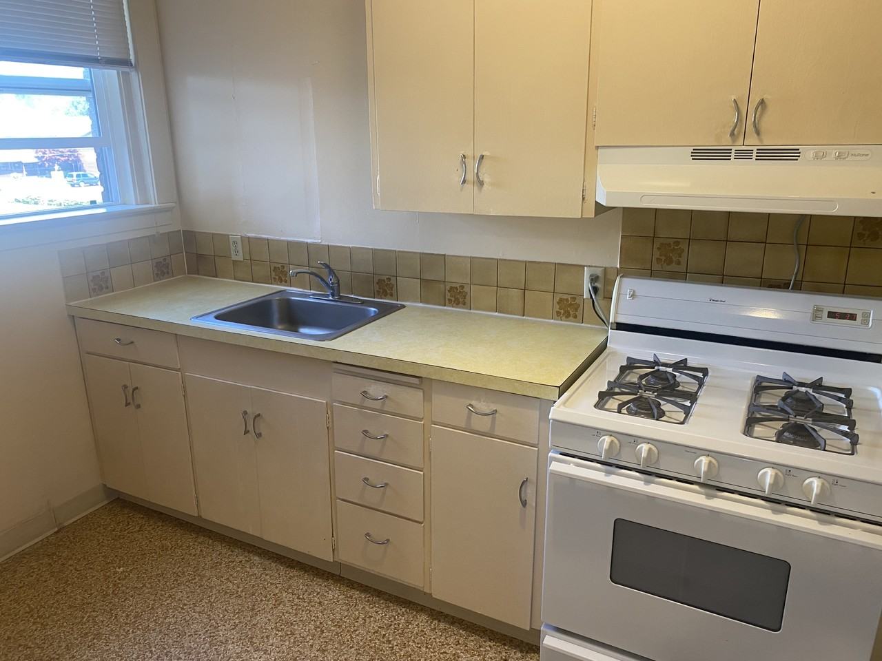 311 North Broadway Street - Photo 2 of 24