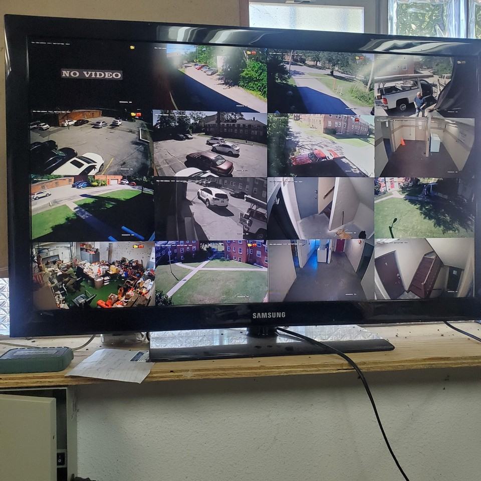 1875 forest hills blvd - Photo 4 of 14