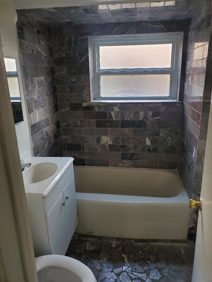 1875 forest hills blvd - Photo 5 of 14