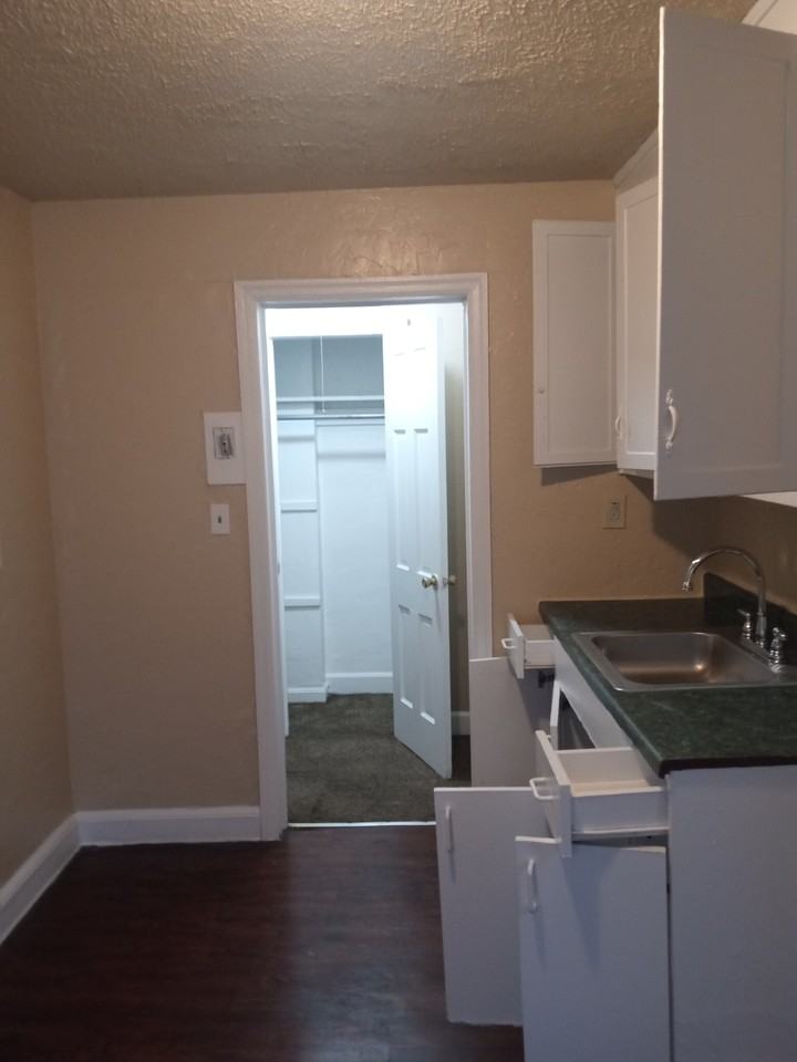 1875 forest hills blvd - Photo 6 of 14