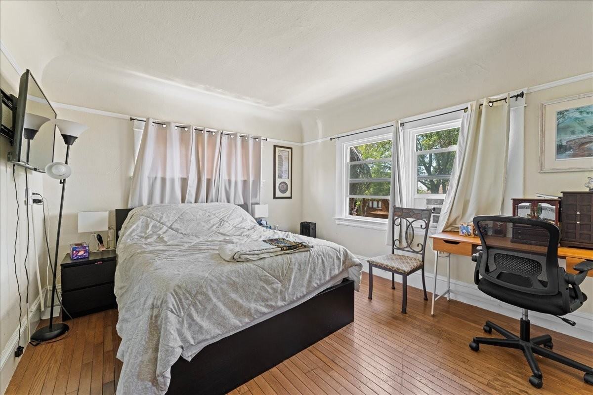 1625 Martin Luther King Junior Way - Photo 3 of 32