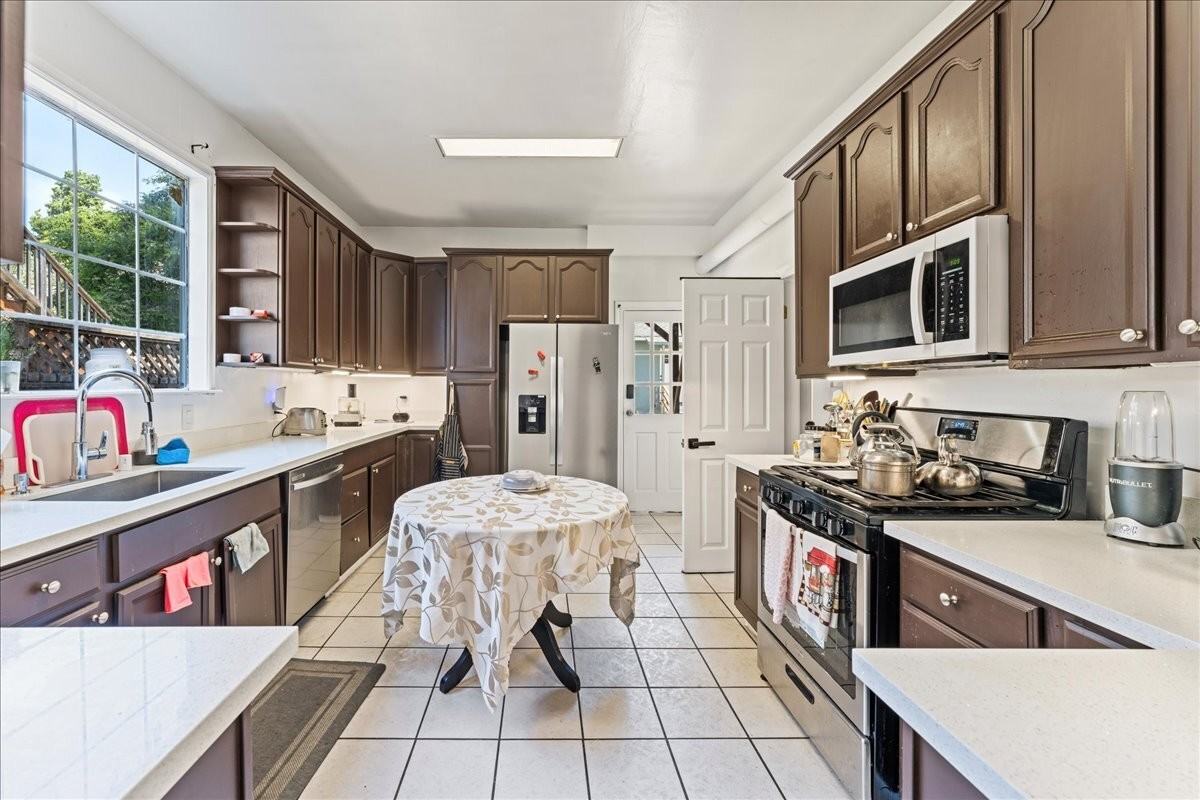 1625 Martin Luther King Junior Way - Photo 7 of 32