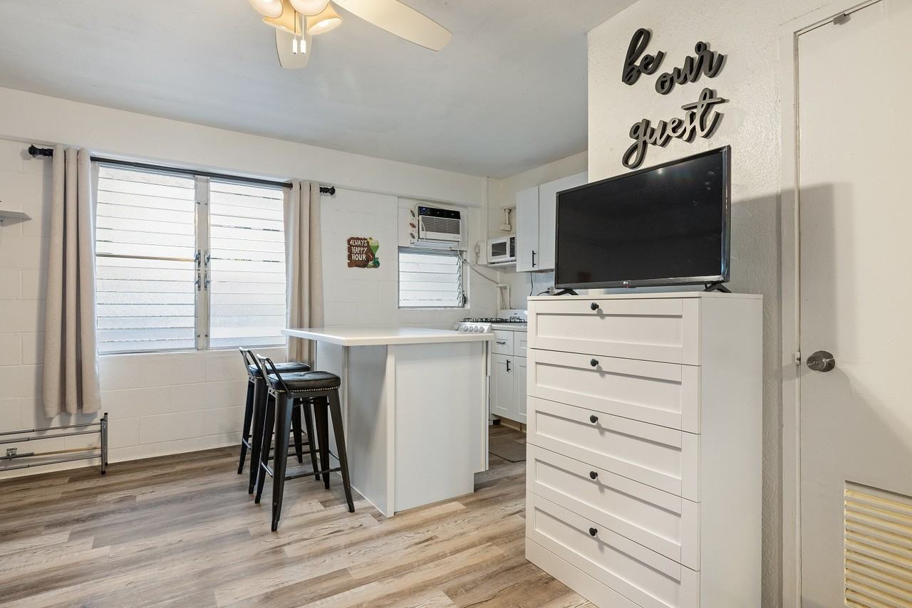 235 Liliuokalani Ave #125 - Photo 2 of 18