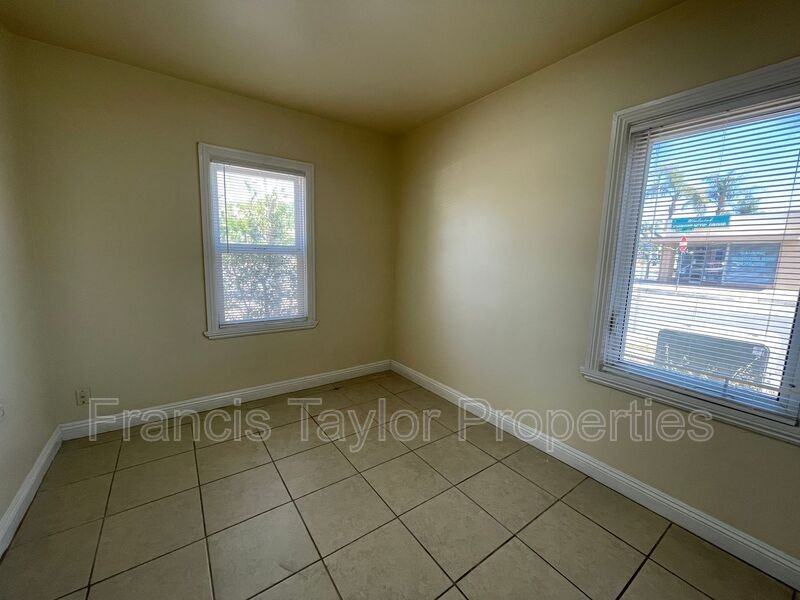 741 S Escondido Blvd #01 - Photo 4 of 16