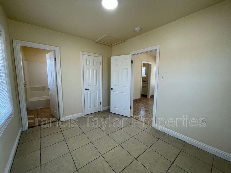 741 S Escondido Blvd #01 - Photo 5 of 16