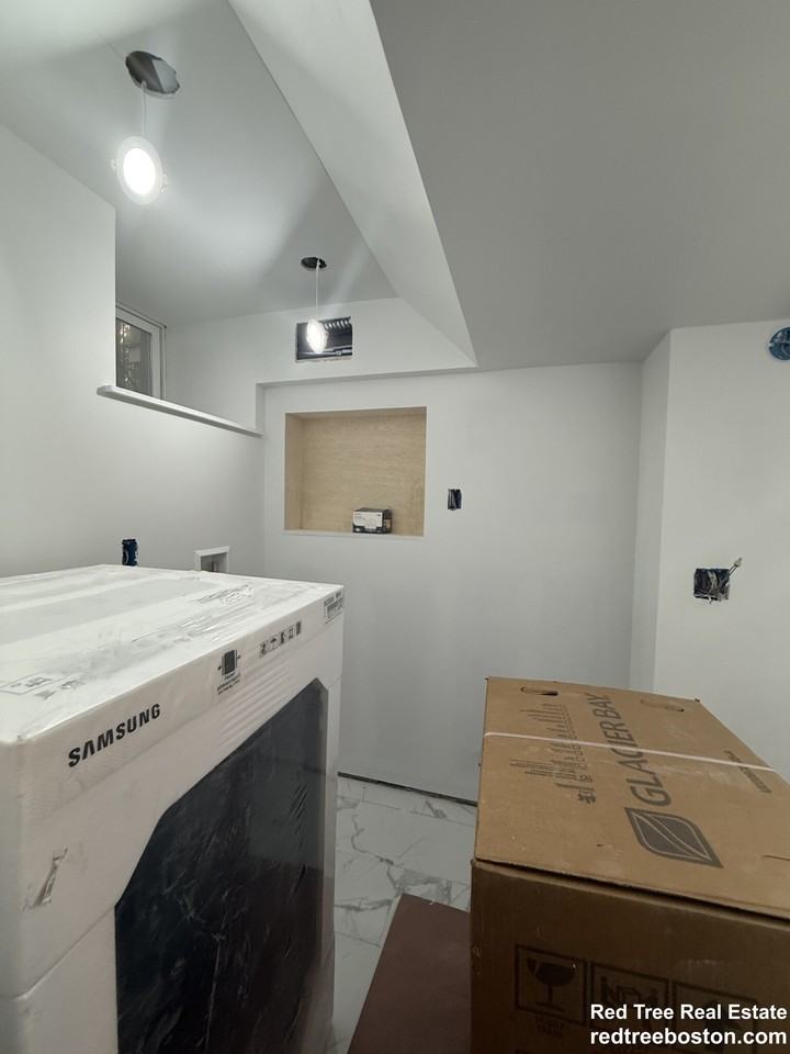 18 Quint Ave #3 - Photo 2 of 11