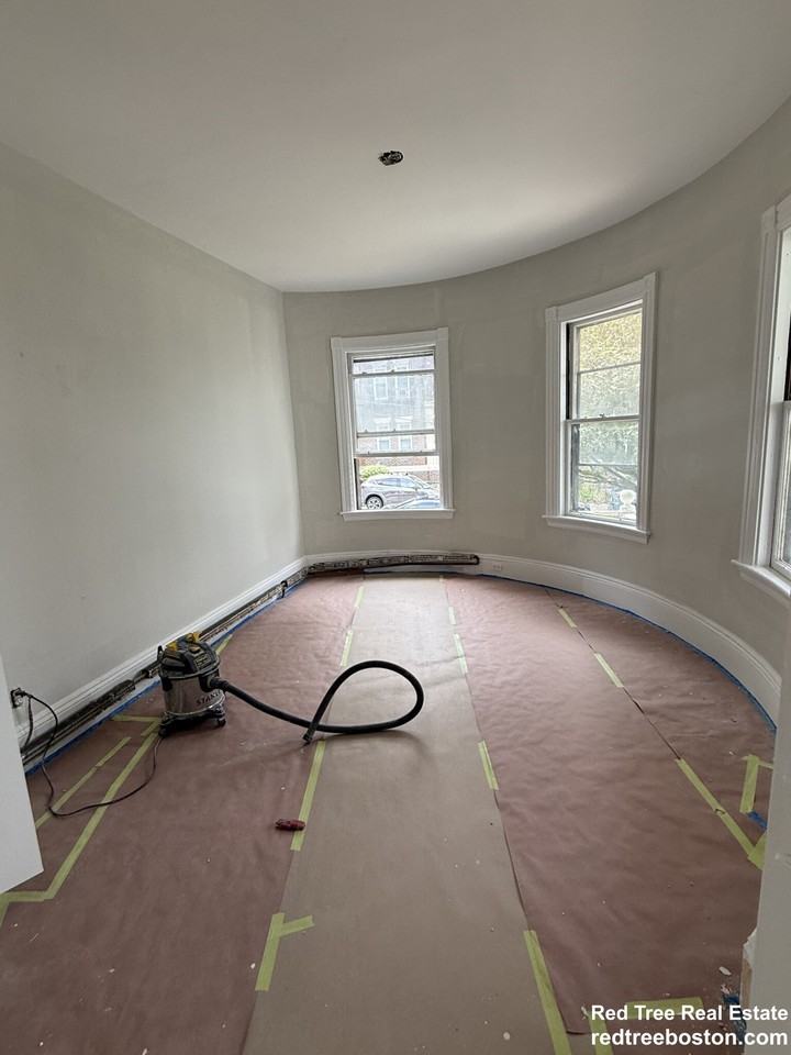 18 Quint Ave #3 - Photo 4 of 11