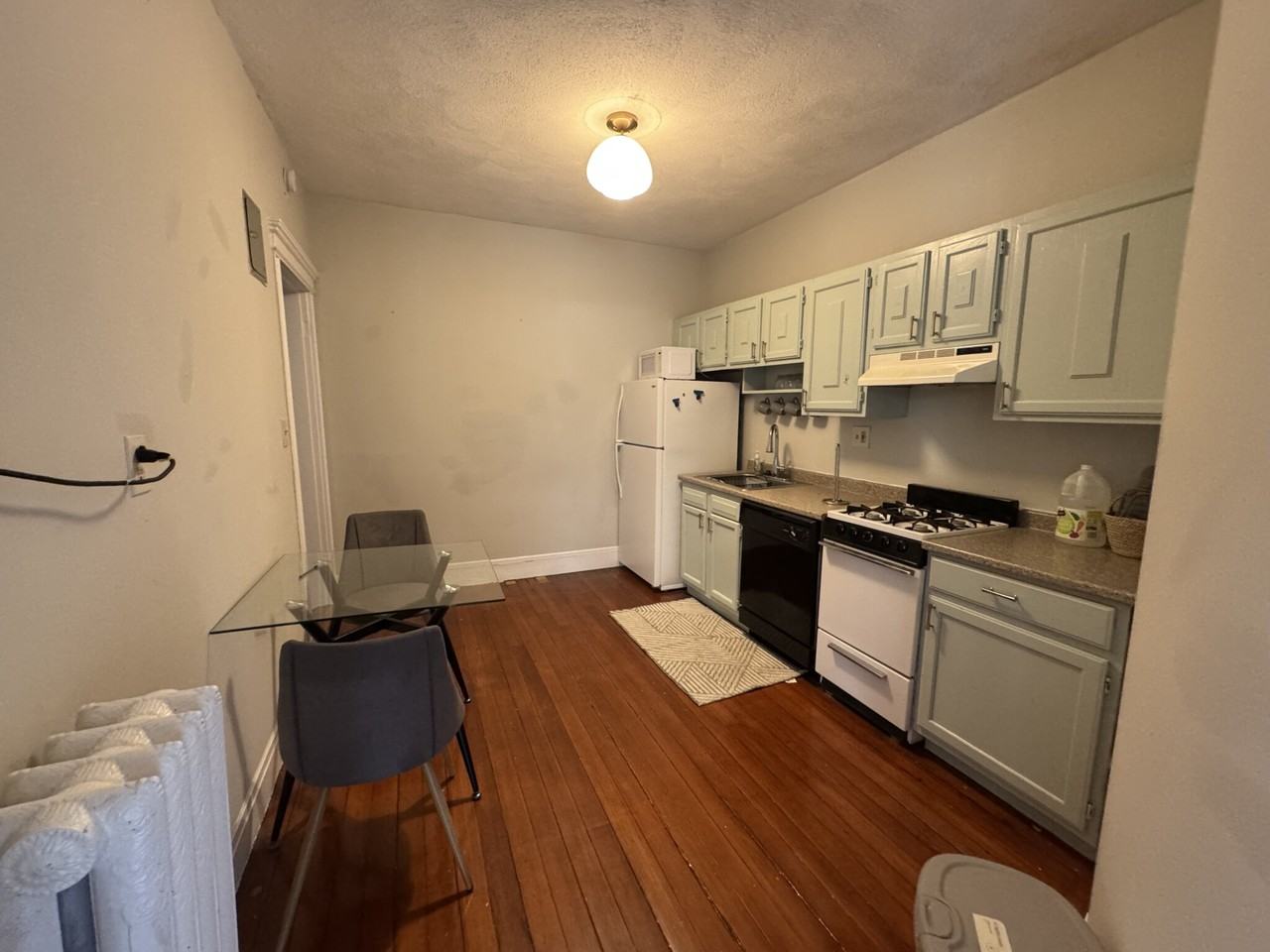 1905 Beacon St #1R - Photo 5 of 18