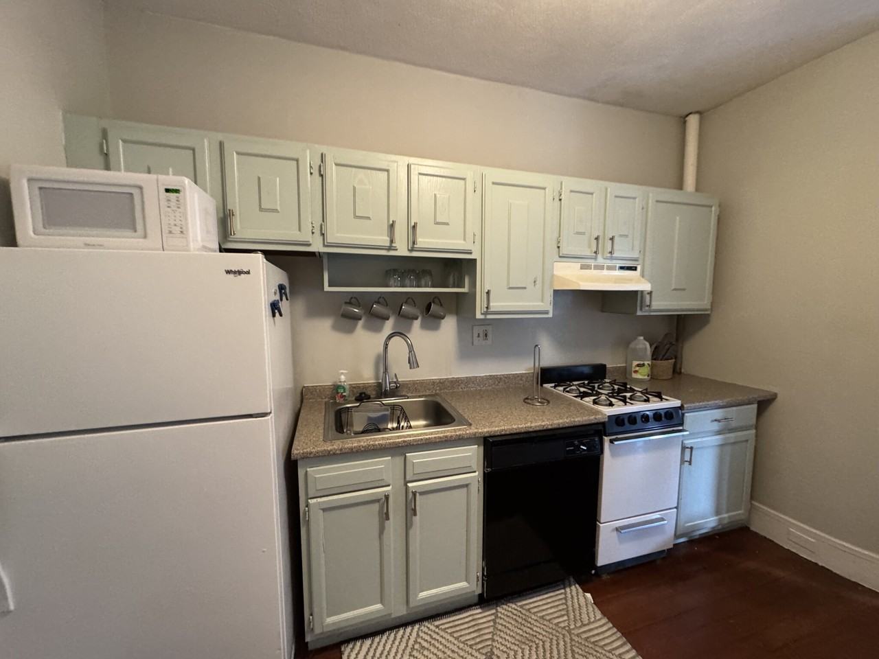 1905 Beacon St #1R - Photo 7 of 18