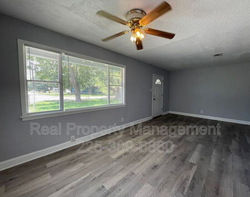 6822 Merrydale Ave - Photo 4 of 19