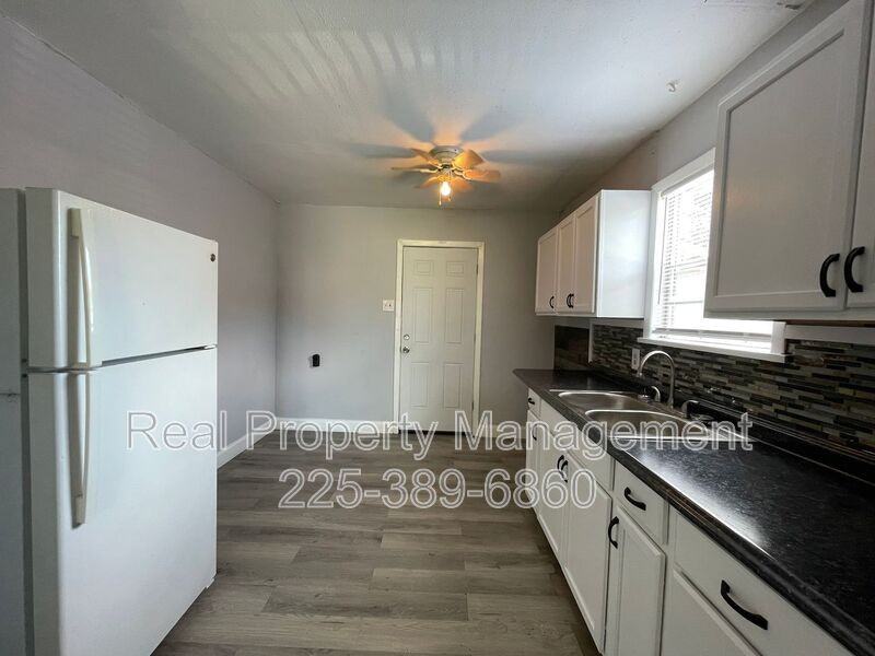 6822 Merrydale Ave - Photo 5 of 19