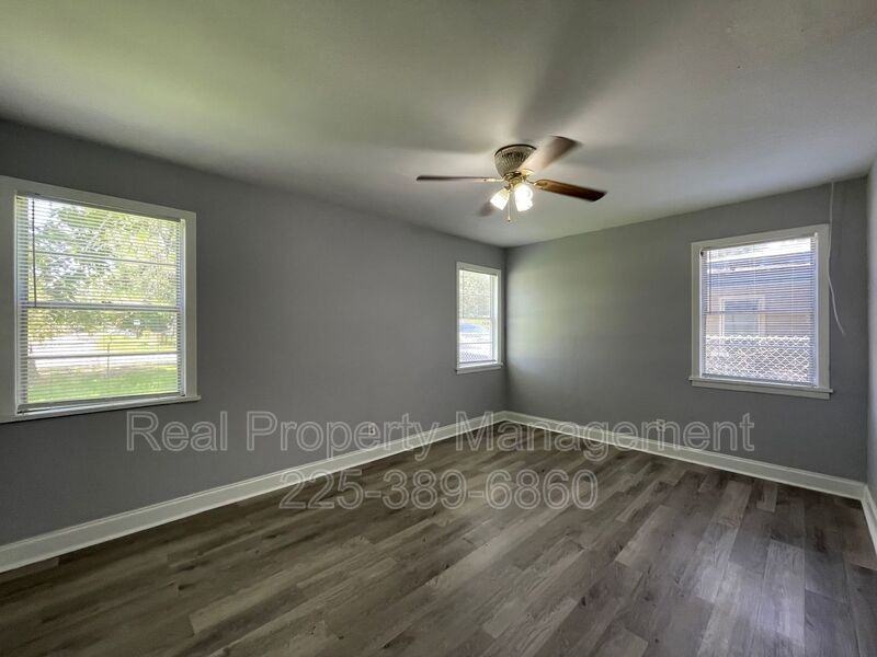 6822 Merrydale Ave - Photo 7 of 19