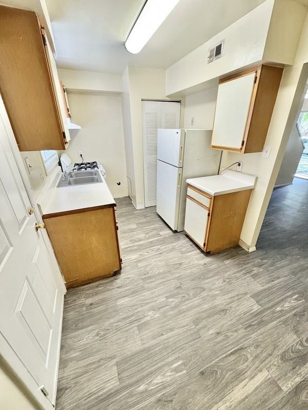 1806 Chicago Ave - Photo 3 of 9