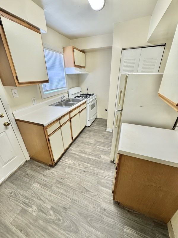 1806 Chicago Ave - Photo 4 of 9