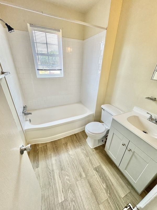 1806 Chicago Ave - Photo 7 of 9