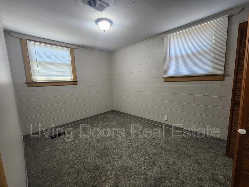849 S St - Photo 6 of 8