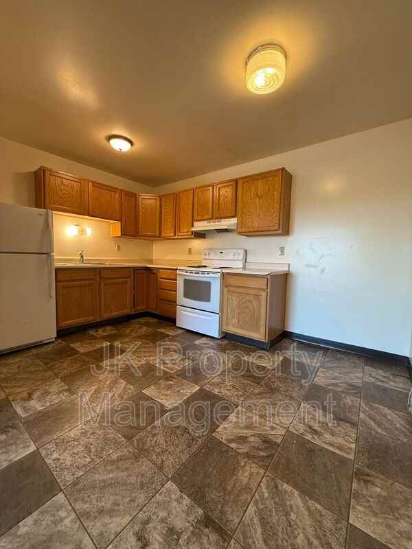 1110 2nd Ave S #11 - Photo 7 of 17