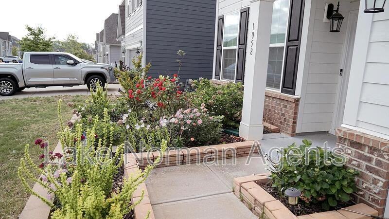 1058 Thoroughbred Dr - Photo 2 of 12