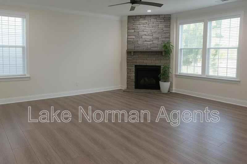 1058 Thoroughbred Dr - Photo 3 of 12