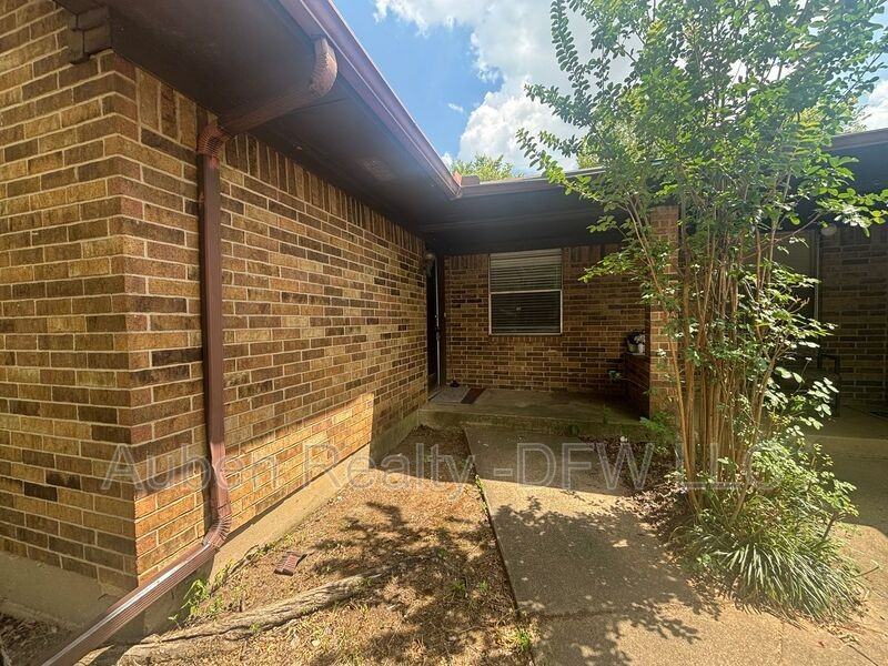 1510 Blackwell Dr - Photo 2 of 42