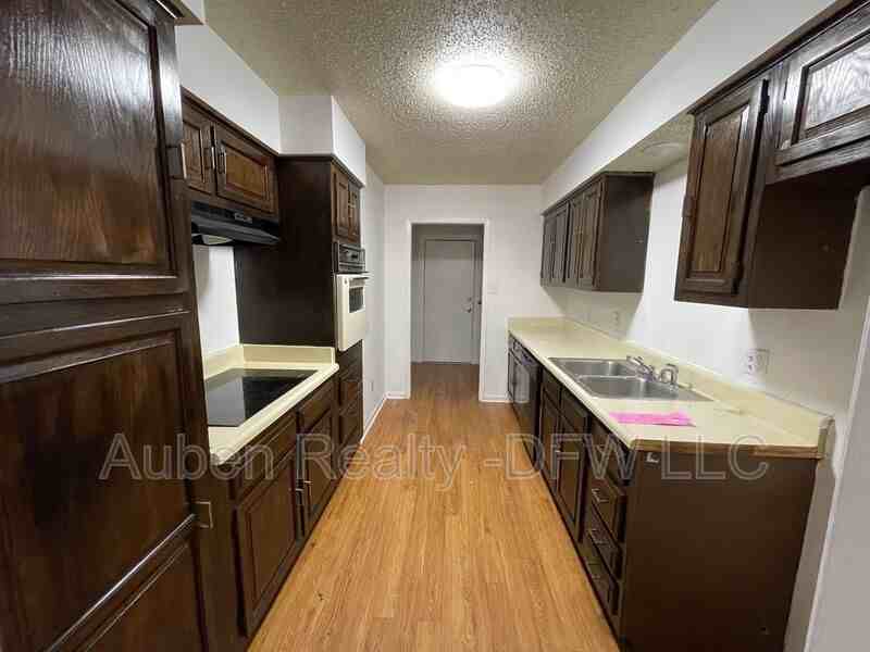 1510 Blackwell Dr - Photo 3 of 42