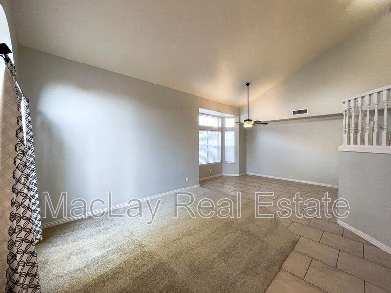 4645 E Kelly Dr - Photo 3 of 34