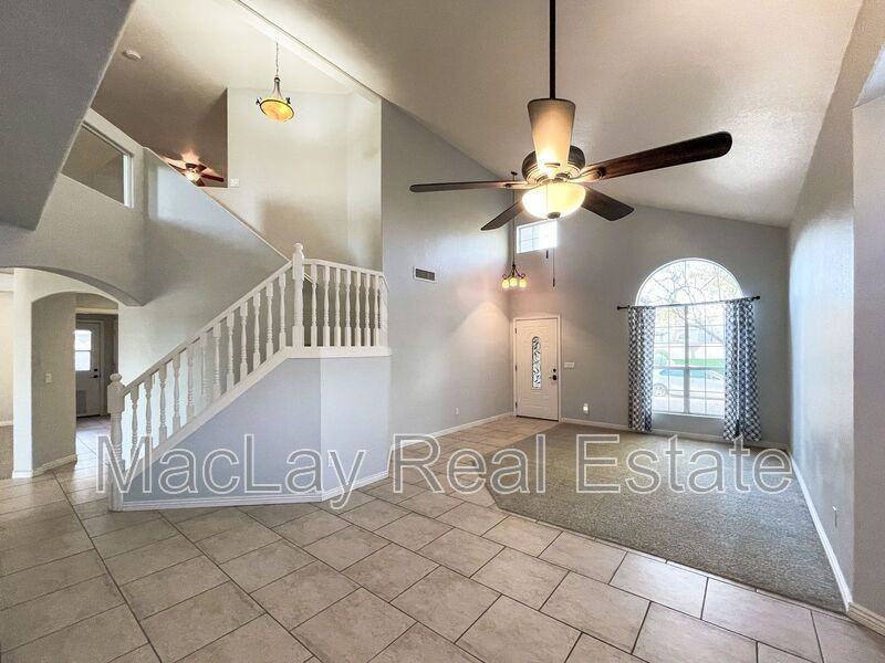 4645 E Kelly Dr - Photo 5 of 34
