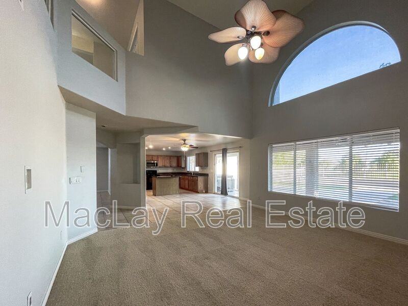4645 E Kelly Dr - Photo 7 of 34