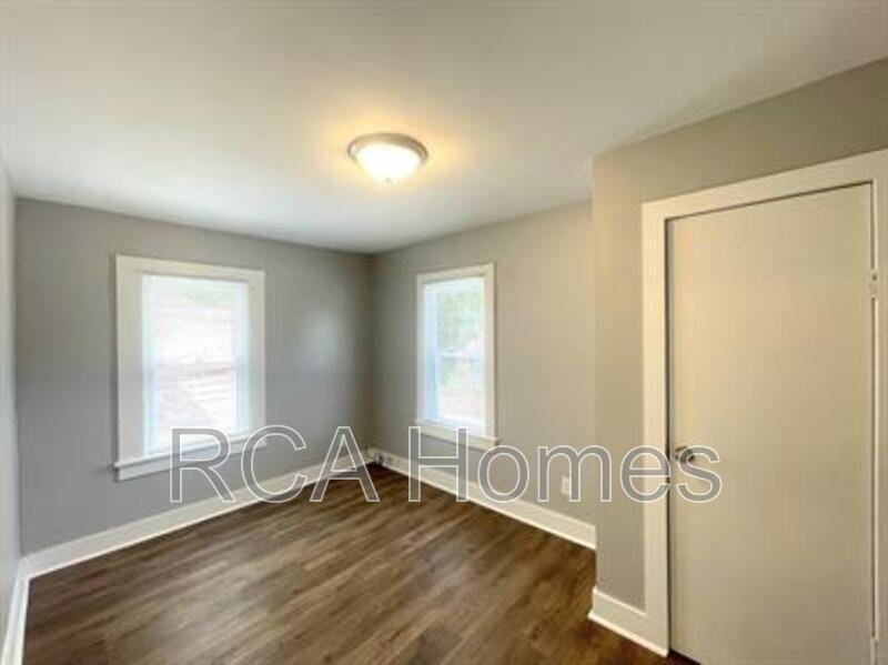 1036 Nelson Ave - Photo 2 of 11