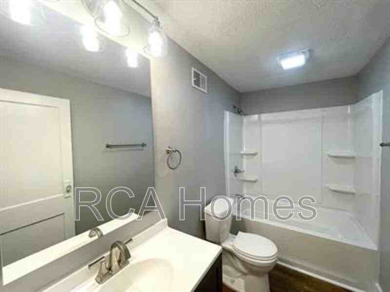 1036 Nelson Ave - Photo 6 of 11