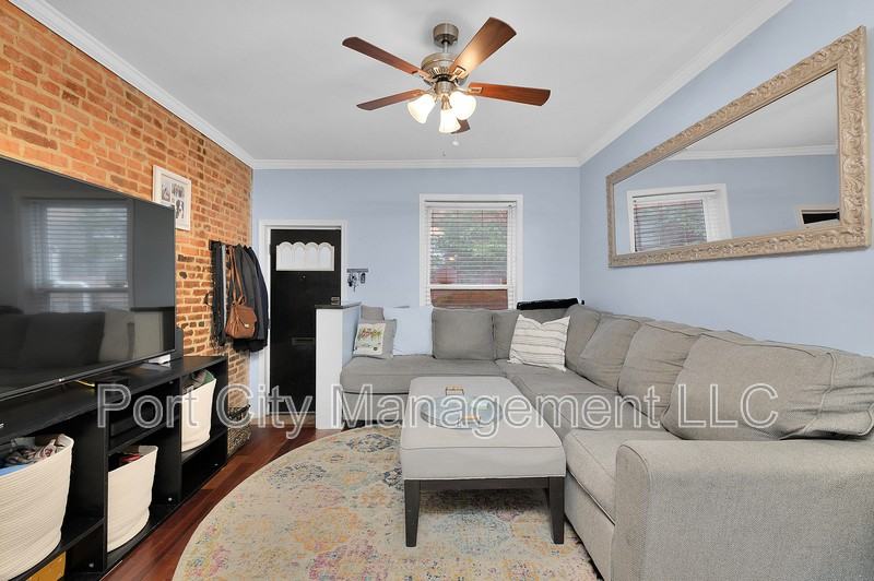 127 S Robinson St - Photo 4 of 24