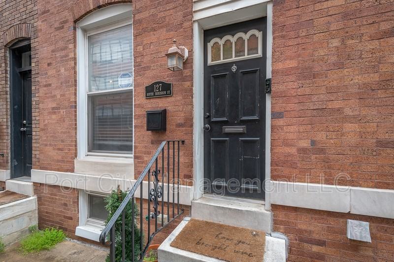 127 S Robinson St - Photo 5 of 24