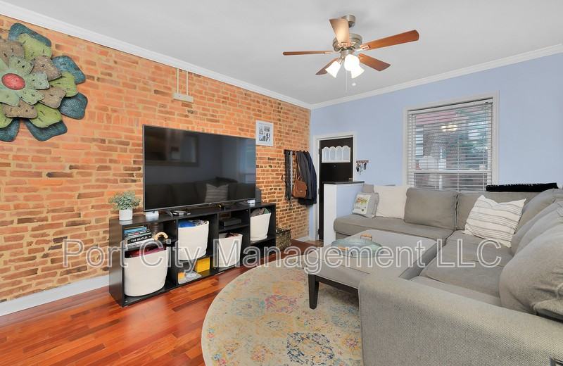 127 S Robinson St - Photo 7 of 24