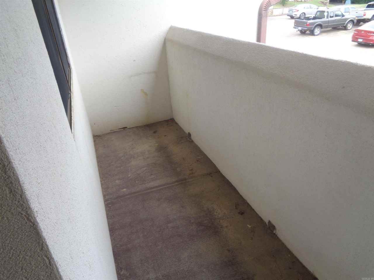 301 Kings Row Dr - Photo 3 of 18