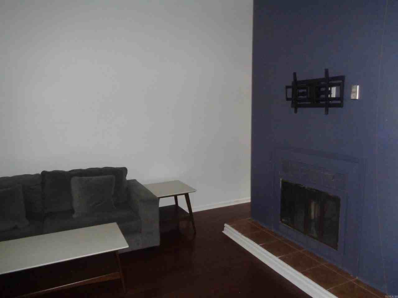 301 Kings Row Dr - Photo 5 of 18