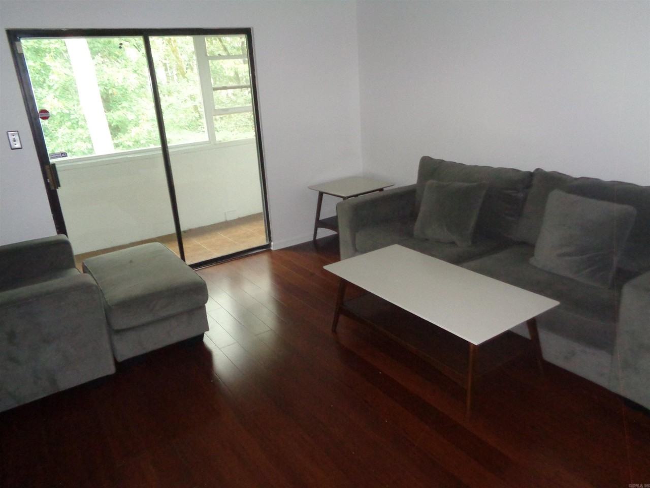 301 Kings Row Dr - Photo 6 of 18