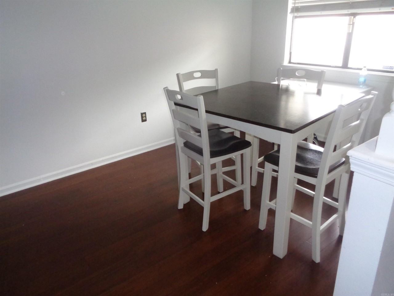 301 Kings Row Dr - Photo 7 of 18