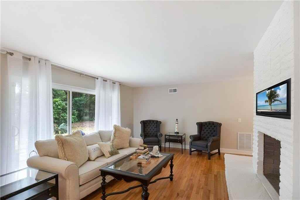 106 Dodge Rd - Photo 5 of 24