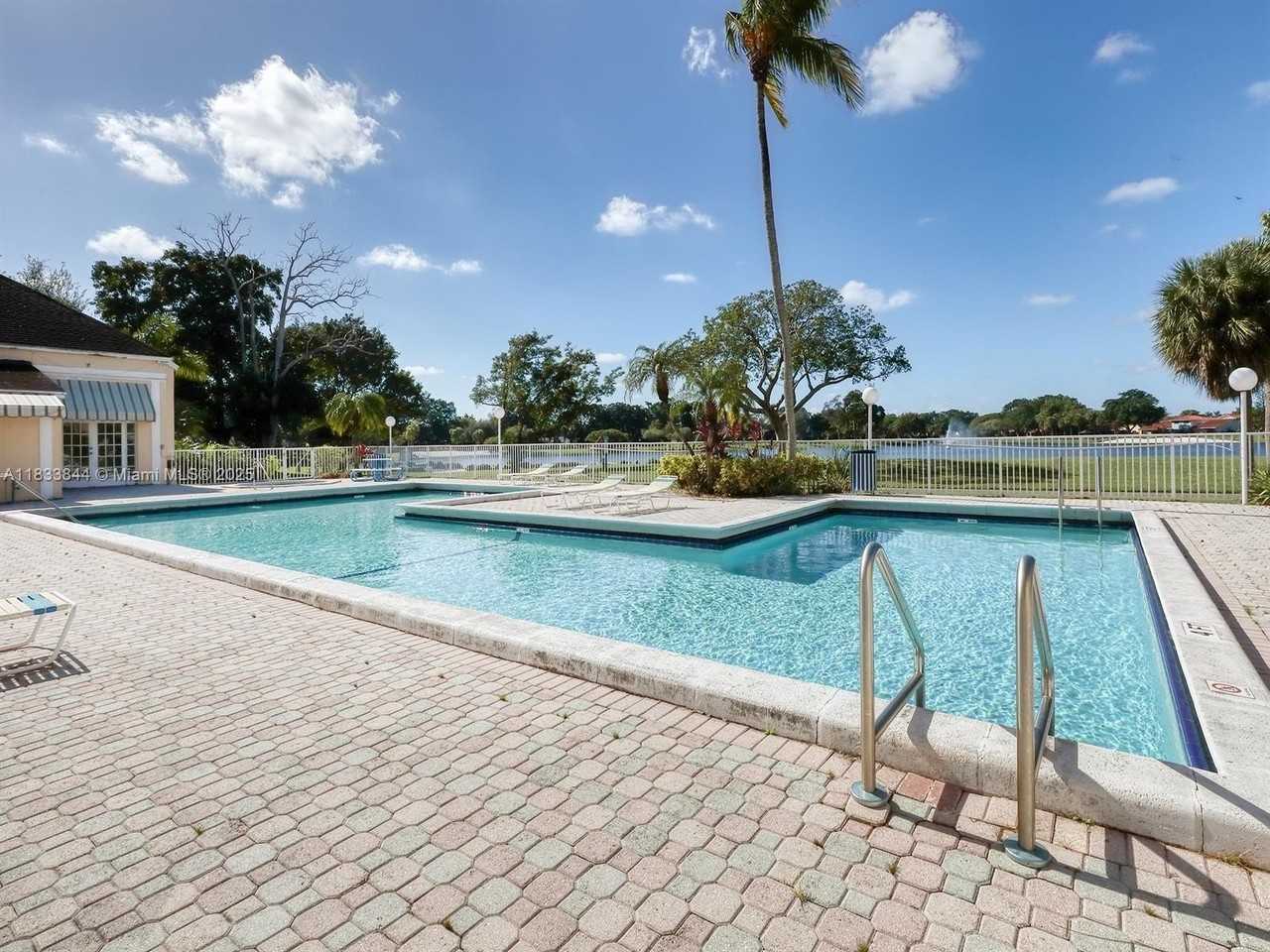 15330 Southwest 106th Terrace #902 - Photo 7 of 17