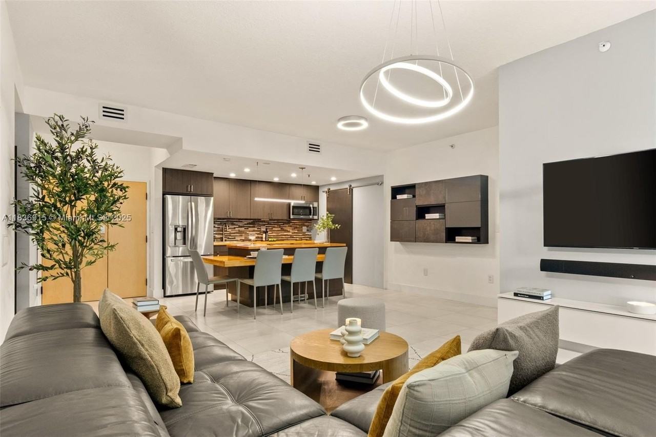 9755 Nw 52nd St #206