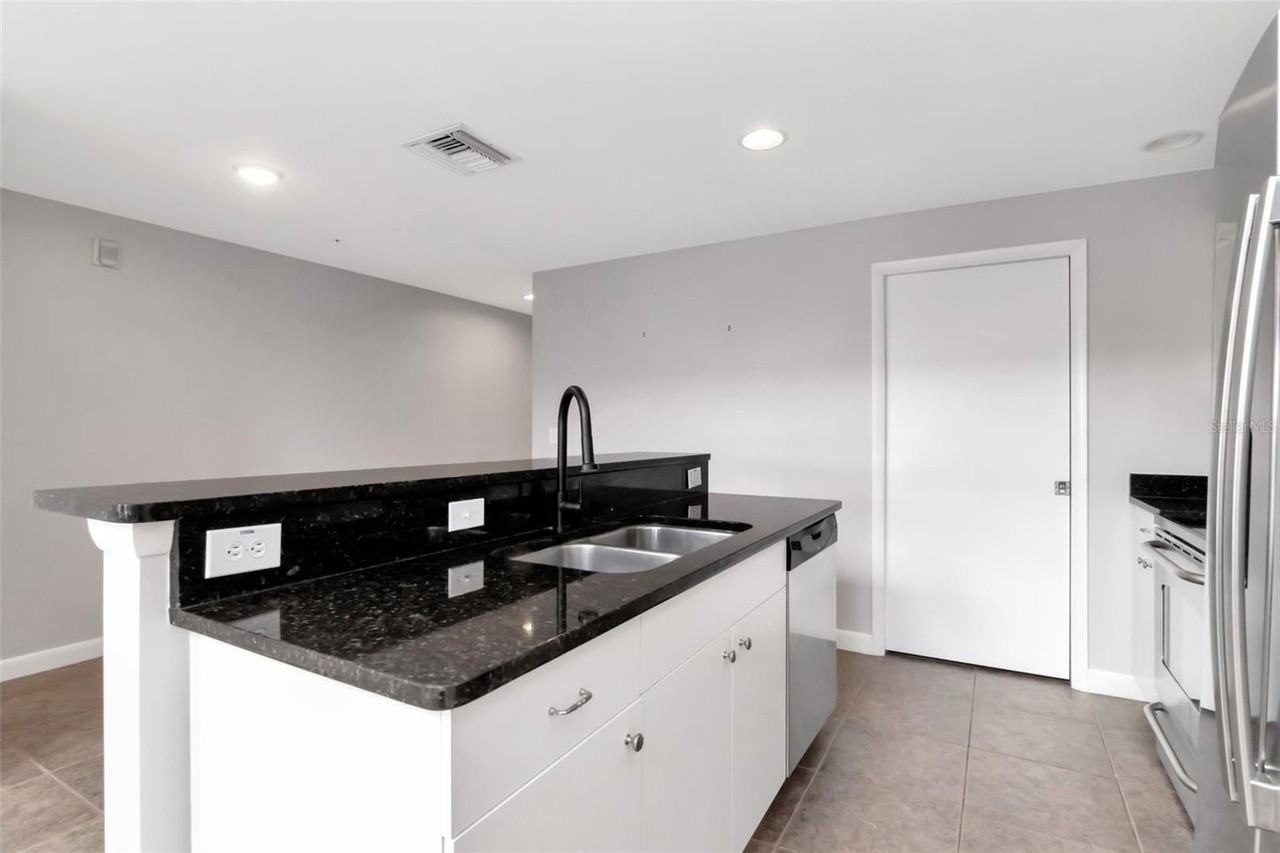 1621 E 4th Ave #202 - Photo 7 of 32