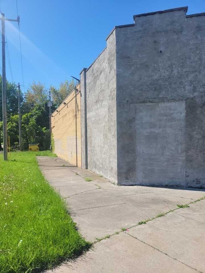 16334 Harper Ave - Photo 2 of 4