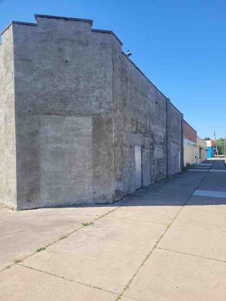 16334 Harper Ave - Photo 3 of 4