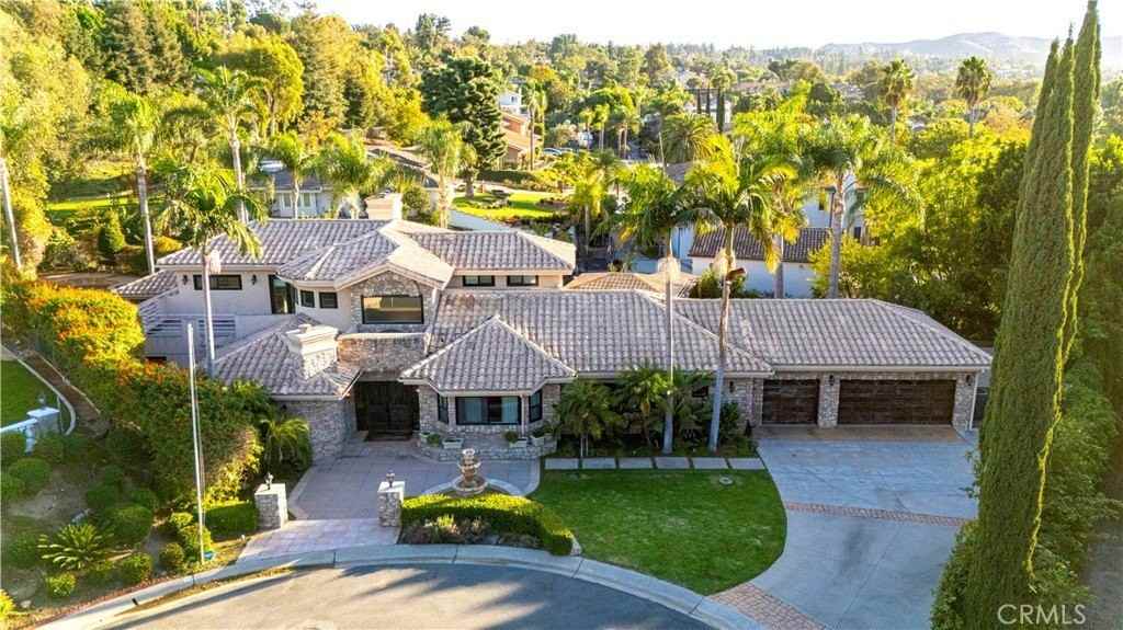 185 S Trish Ct - Photo 3 of 50