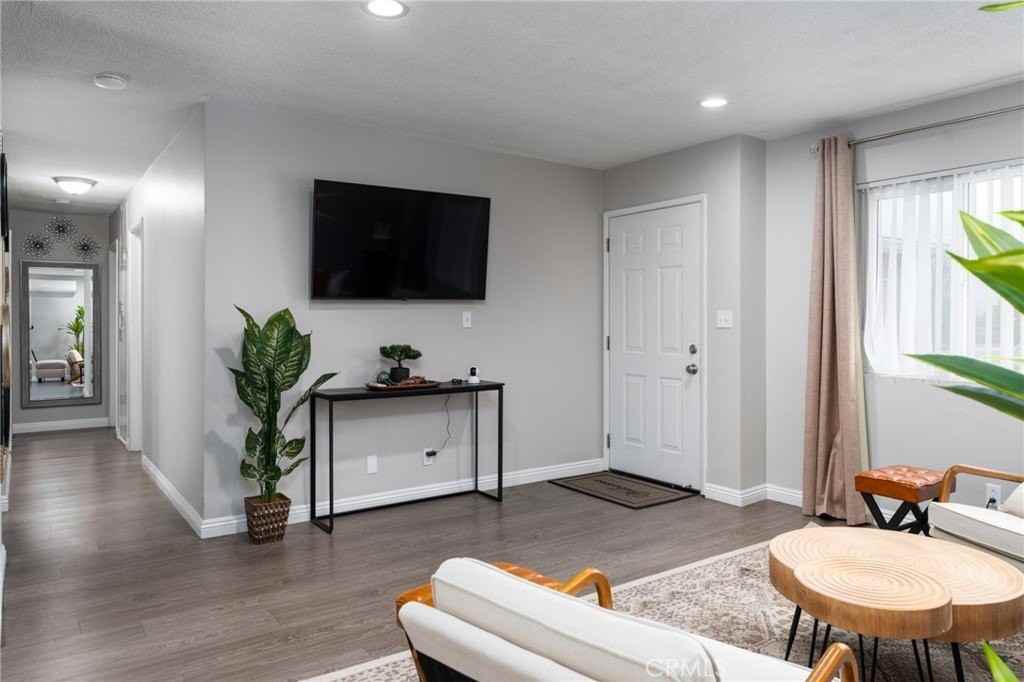 716 N Orange St - Photo 3 of 28