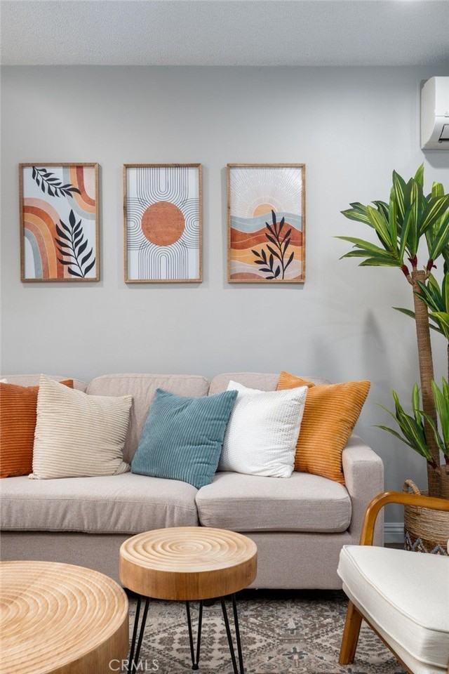 716 N Orange St - Photo 5 of 28