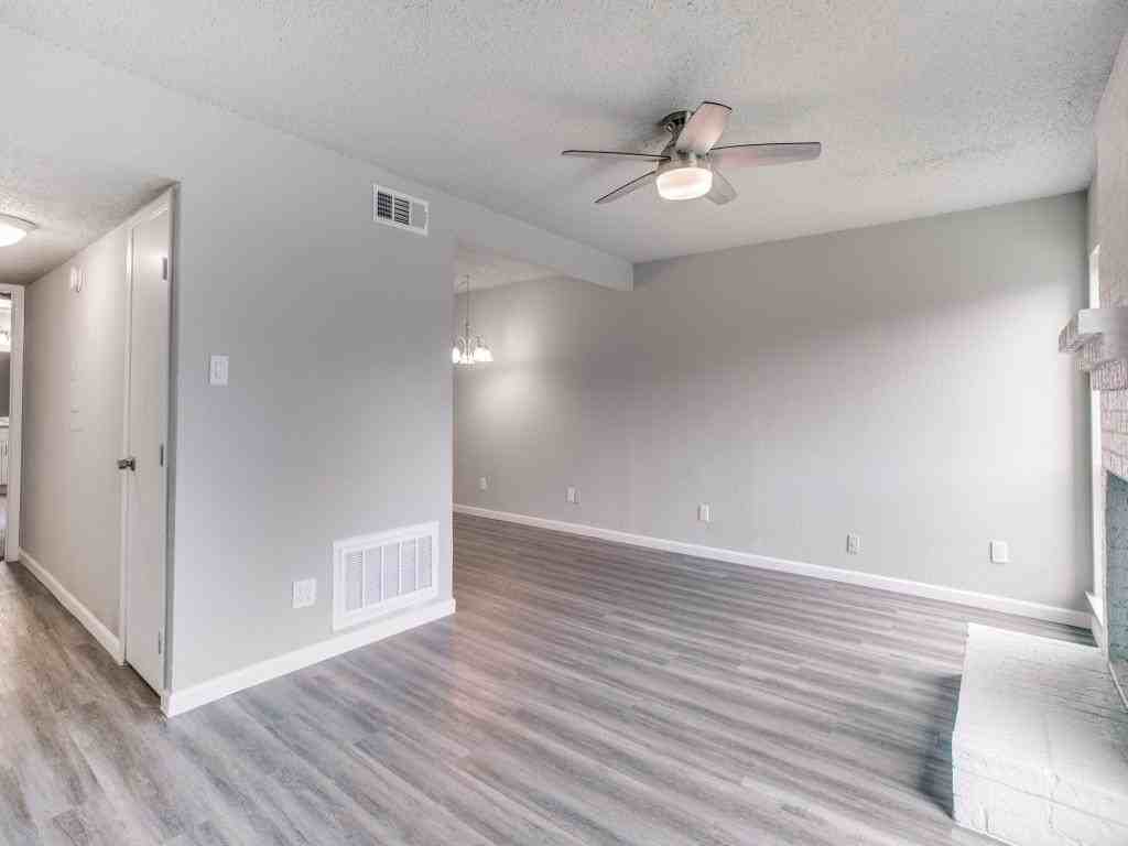 5731 Shadydell Dr - Photo 3 of 12