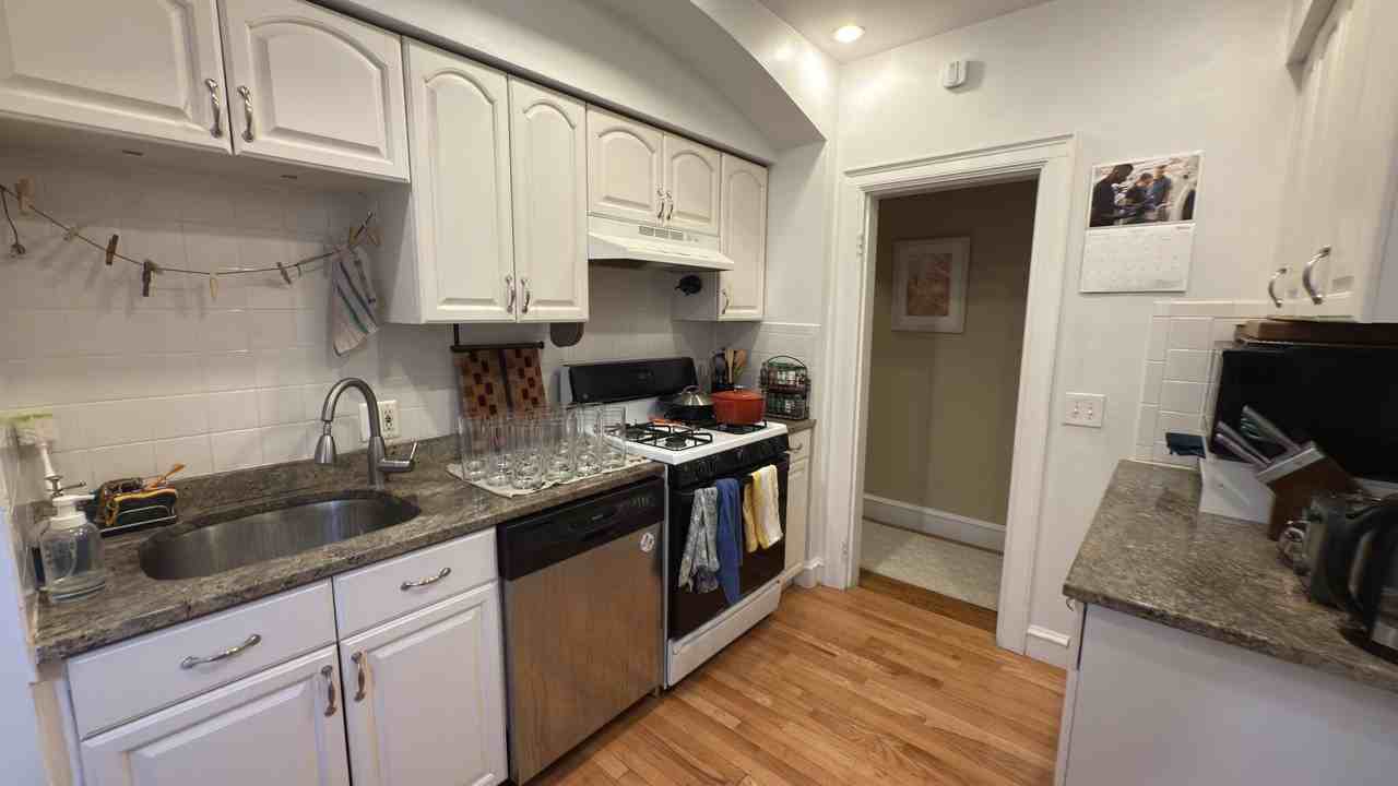 17 Monmouth Ct #1F - Photo 7 of 21
