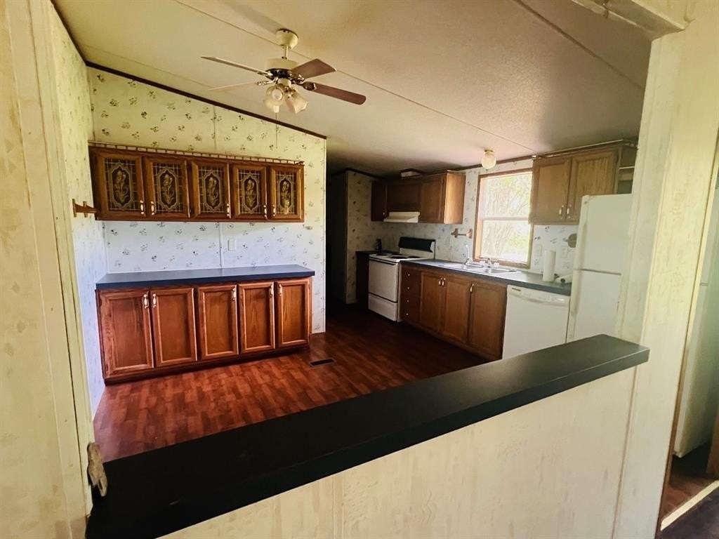 421 West Cedar Street - Photo 4 of 9