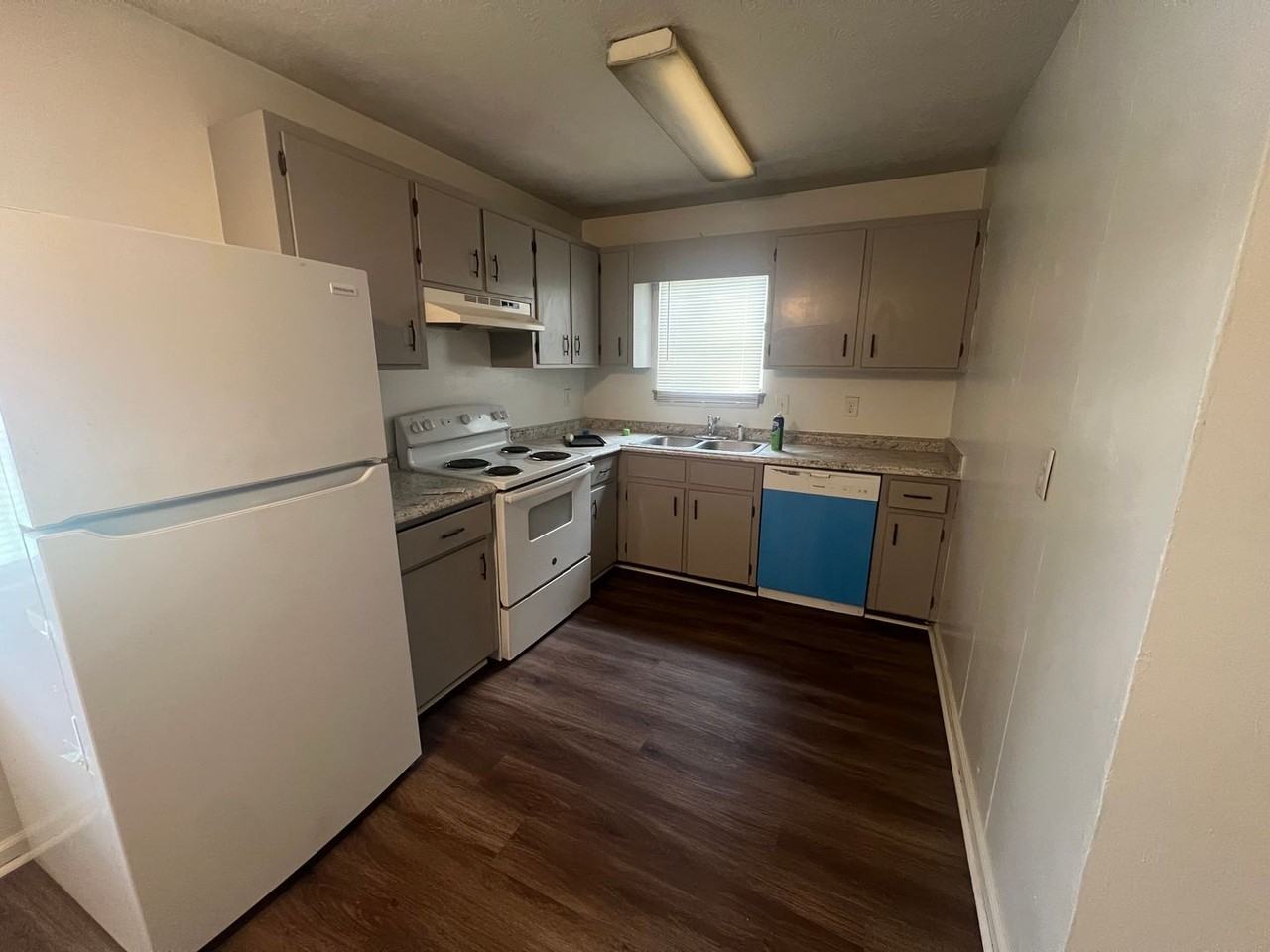 232 Laurie Dr - Photo 5 of 10